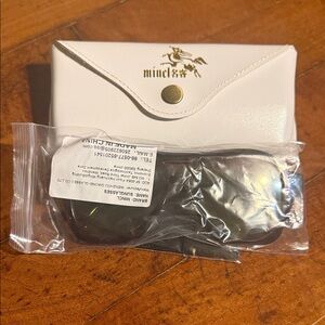 Mincl Sunglasses with White Case